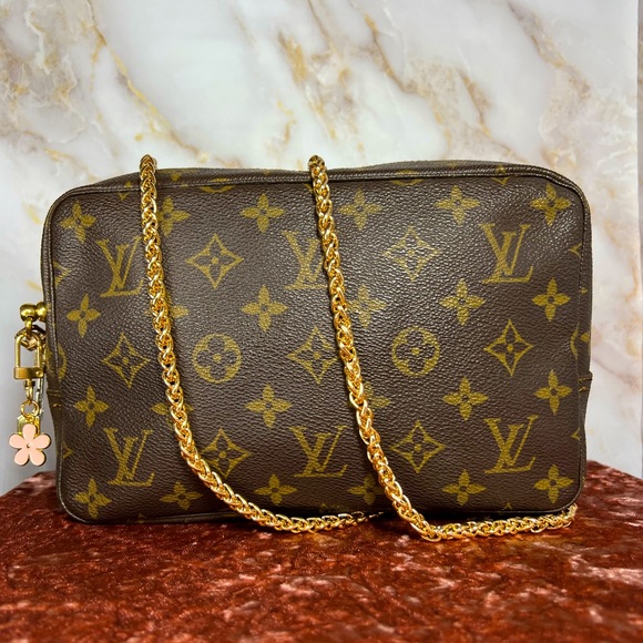 Louis Vuitton Handbags - 🖤 Authentic Louis Vuitton Trousse 23 clutch crossbody bag with chain